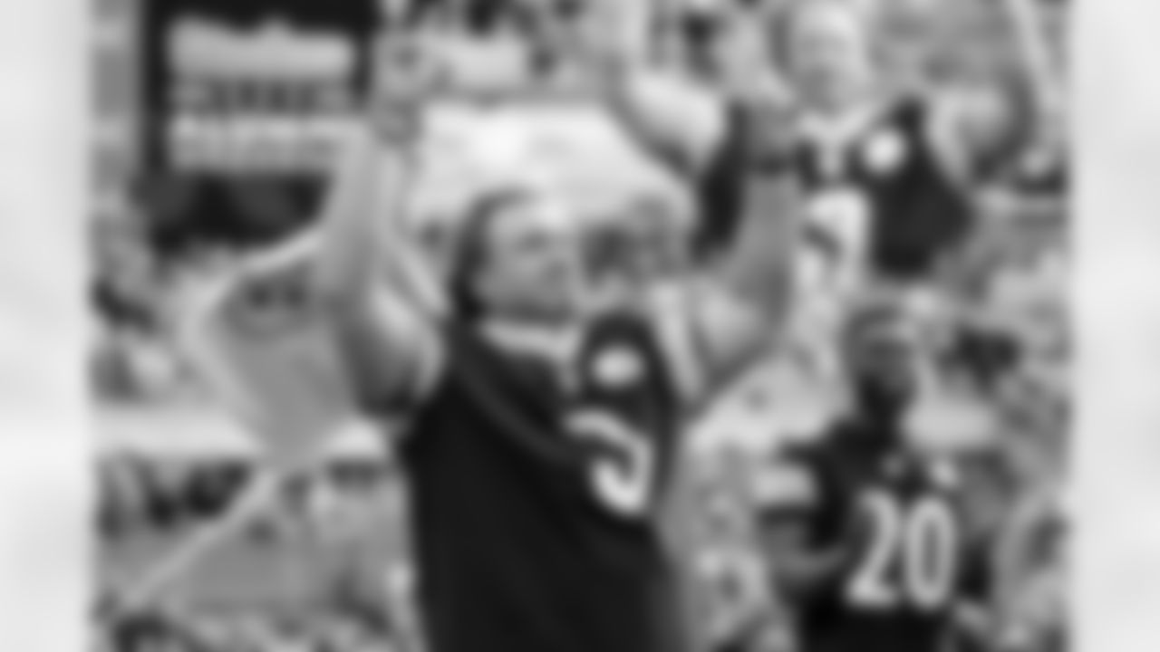 The Pittsburgh Steelers celebrated the 20th anniversary of Super Bowl XL during halftime of a regular season game between the Pittsburgh Steelers and the Indianapolis Colts, Sunday, Nov. 2, 2025 in Pittsburgh, PA. (Karl Roser / Pittsburgh Steelers)