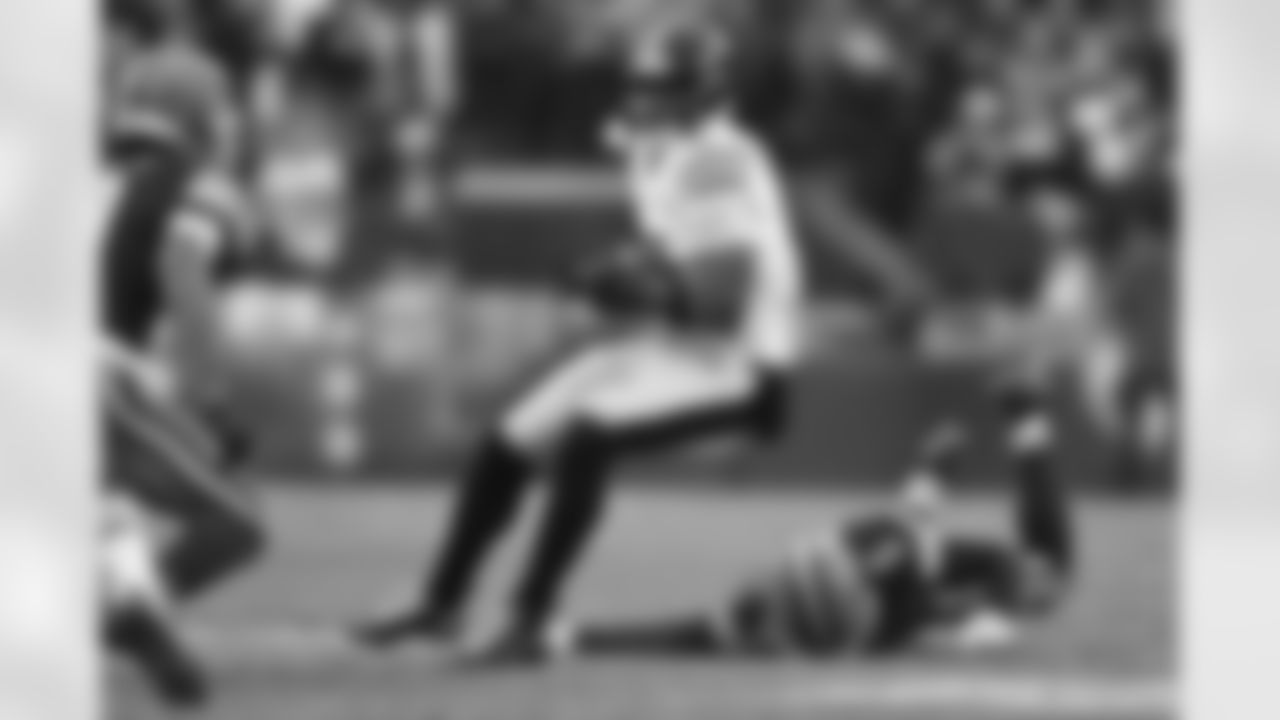 Pittsburgh Steelers tight end Jonnu Smith (81) during a regular season game between the Pittsburgh Steelers and the Cleveland Browns, Sunday, Dec. 28, 2025 in Cleveland, OH. (Alysa Rubin / Pittsburgh Steelers)