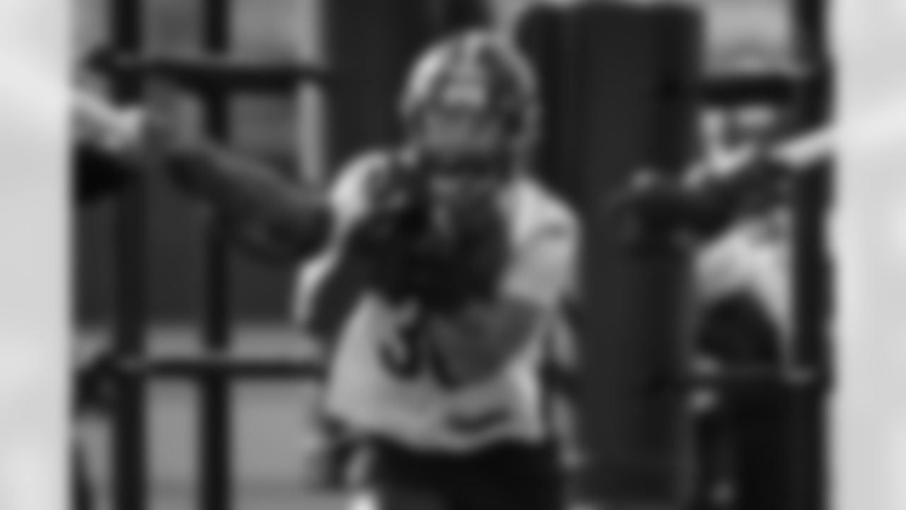 Pittsburgh Steelers running back Jaylen Warren (30) during practice at the UPMC Rooney Sports Complex preparing for a Week 10 matchup against the Los Angeles Chargers, Wednesday, Nov. 5, 2025 in Pittsburgh, PA. (Alysa Rubin / Pittsburgh Steelers)