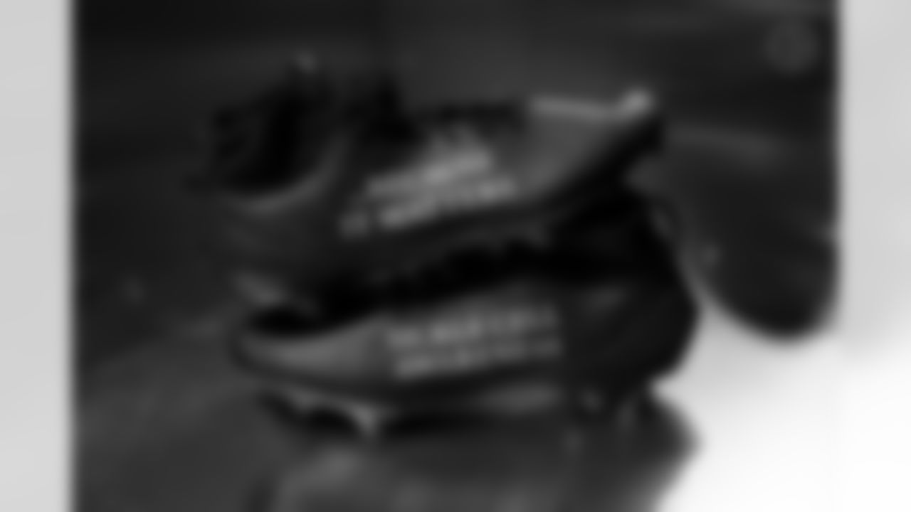 Pittsburgh Steelers running back Lew Nichols (35) will showcase his custom cleats supporting sickle cell awareness during Week 13. (Alysa Rubin / Pittsburgh Steelers)