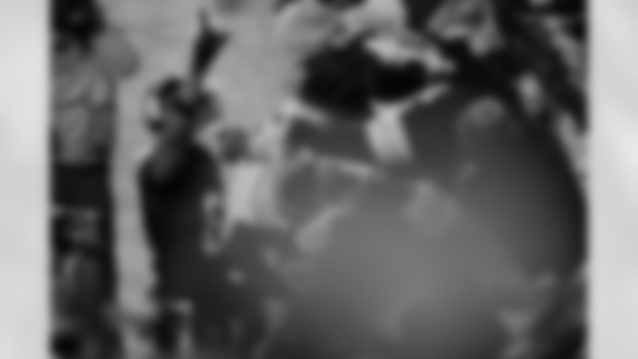 Pittsburgh Steelers tight end Jonnu Smith (81) celebrates scoring a touchdown during a regular season game against the Miami Dolphins, Monday, Dec. 15, 2025 in Pittsburgh, PA. The Steelers defeated the Dolphins 28-15. (Harrison Barden / Pittsburgh Steelers)