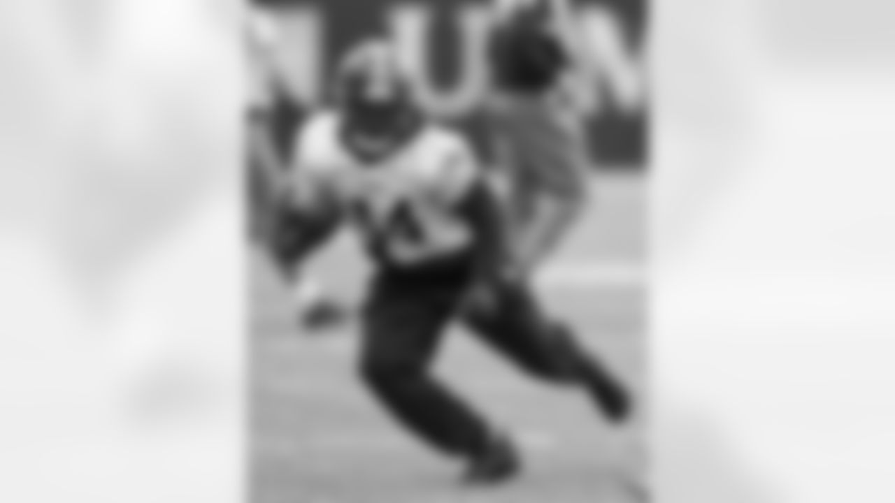 Pittsburgh Steelers running back Kenneth Gainwell (14) during practice at the UPMC Rooney Sports Complex preparing for a Week 13 matchup against the Buffalo Bills, Friday, Nov. 28, 2025 in Pittsburgh, PA. (Karl Roser / Pittsburgh Steelers)