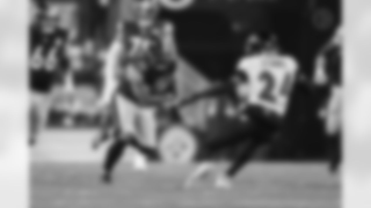 Pittsburgh Steelers running back Jaylen Warren (30) during a regular season game between the Pittsburgh Steelers and the Baltimore Ravens, Sunday, Jan. 4, 2026 in Pittsburgh, PA.  (Alysa Rubin / Pittsburgh Steelers)