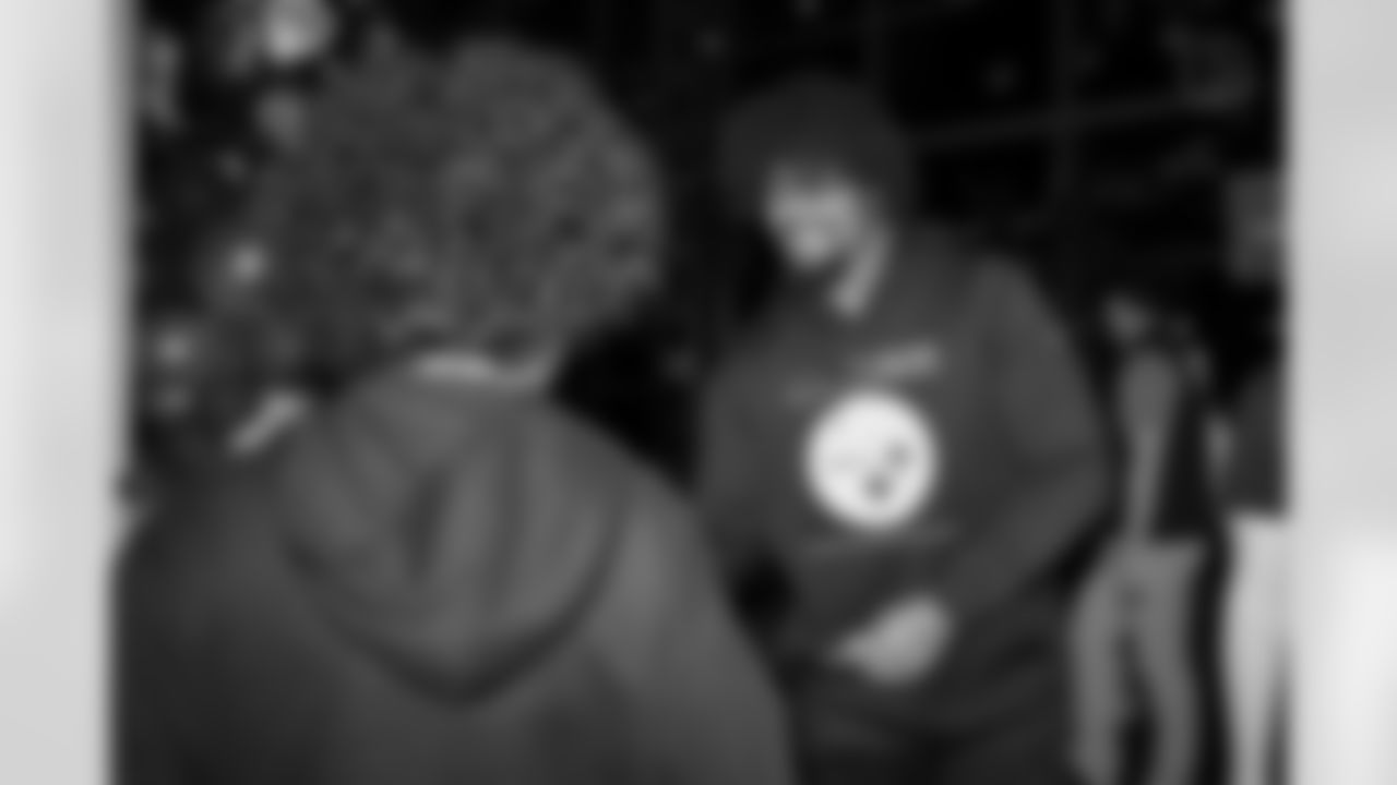 The Pittsburgh Steelers partnered with Convoy of Hope to give back to multiple community organizations in the Pittsburgh area on Tuesday, Dec. 9, 2025 in Pittsburgh, PA. (Alysa Rubin / Pittsburgh Steelers)