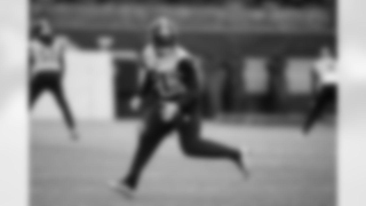 Pittsburgh Steelers defensive back Chuck Clark (21) during practice at the UPMC Rooney Sports Complex preparing for a Wild Card matchup against the Houston Texans, Friday, Jan. 9, 2026 in Pittsburgh, PA. (Karl Roser / Pittsburgh Steelers)