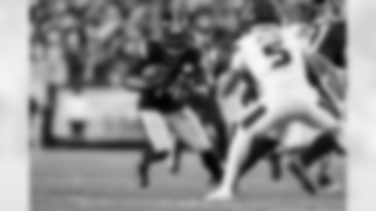 Pittsburgh Steelers running back Kenneth Gainwell (14) during a postseason Wild Card game between the Pittsburgh Steelers and the Houston Texans, Monday, Jan. 12, 2026 in Pittsburgh, PA. (Alysa Rubin / Pittsburgh Steelers)