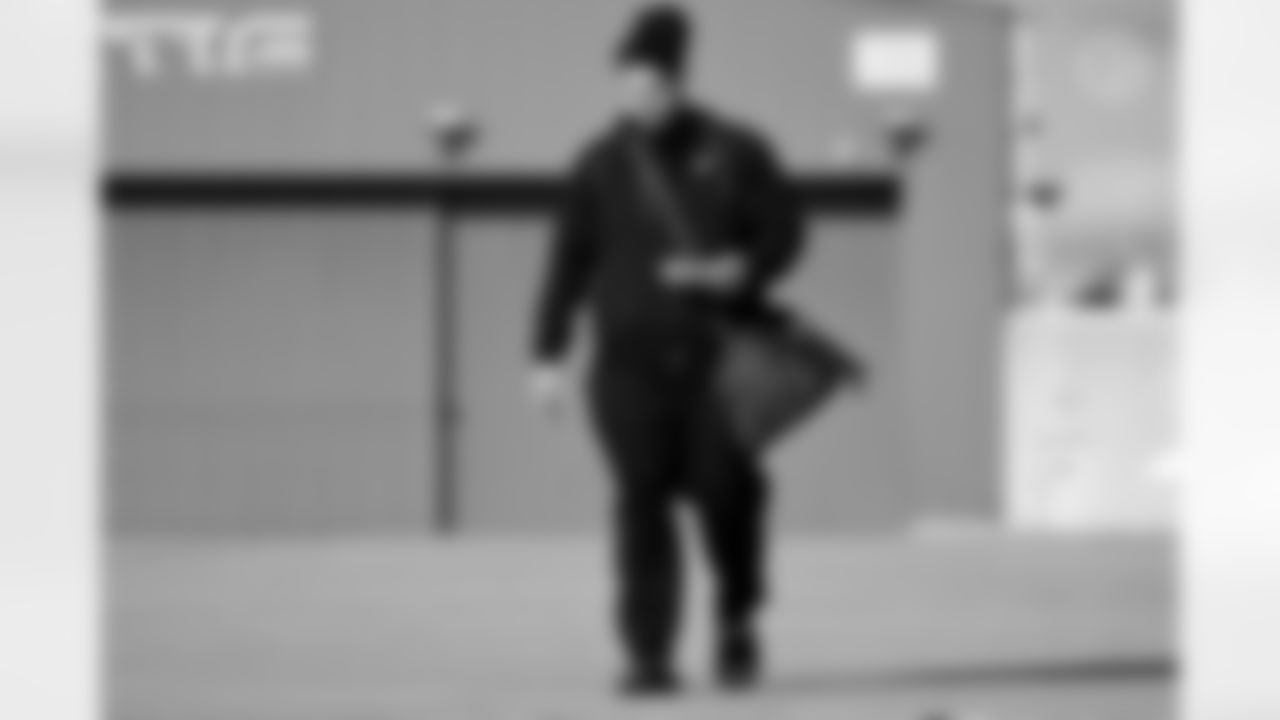 Pittsburgh Steelers offensive lineman Isaac Seumalo (73) travels to Chicago on Saturday, Nov. 22, 2025 for the Week 12 regular season matchup against the Chicago Bears. (Alysa Rubin / Pittsburgh Steelers)