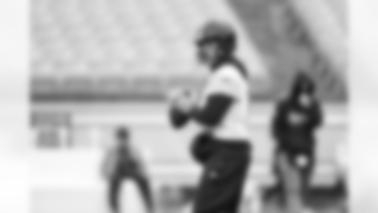 Pittsburgh Steelers quarterback Aaron Rodgers (8) during practice at Acrisure Stadium preparing for a Week 18 matchup against the Baltimore Ravens, Friday, Jan. 2, 2026 in Pittsburgh, PA. (Karl Roser / Pittsburgh Steelers)