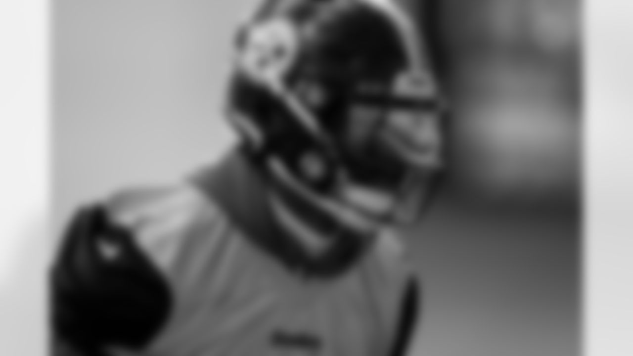 Pittsburgh Steelers linebacker Patrick Queen (6) during practice at the UPMC Rooney Sports Complex preparing for a Week 15 matchup against the Miami Dolphins, Friday, Dec. 12, 2025 in Pittsburgh, PA. (Alysa Rubin / Pittsburgh Steelers)