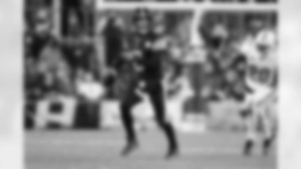 Pittsburgh Steelers quarterback Aaron Rodgers (8) during a regular season game between the Pittsburgh Steelers and the Miami Dolphins, Monday, Dec. 15, 2025 in Pittsburgh, PA. (Alysa Rubin / Pittsburgh Steelers)