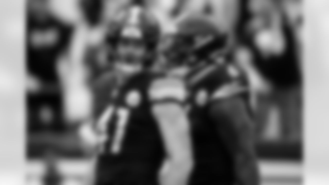 Pittsburgh Steelers linebacker Payton Wilson (41) and linebacker Patrick Queen (6) celebrate a crucial play during a regular season game against the Indianapolis Colts, Sunday, Nov. 2, 2025 in Pittsburgh, PA. The Steelers defeated the Colts 27-20. (Alysa Rubin / Pittsburgh Steelers)