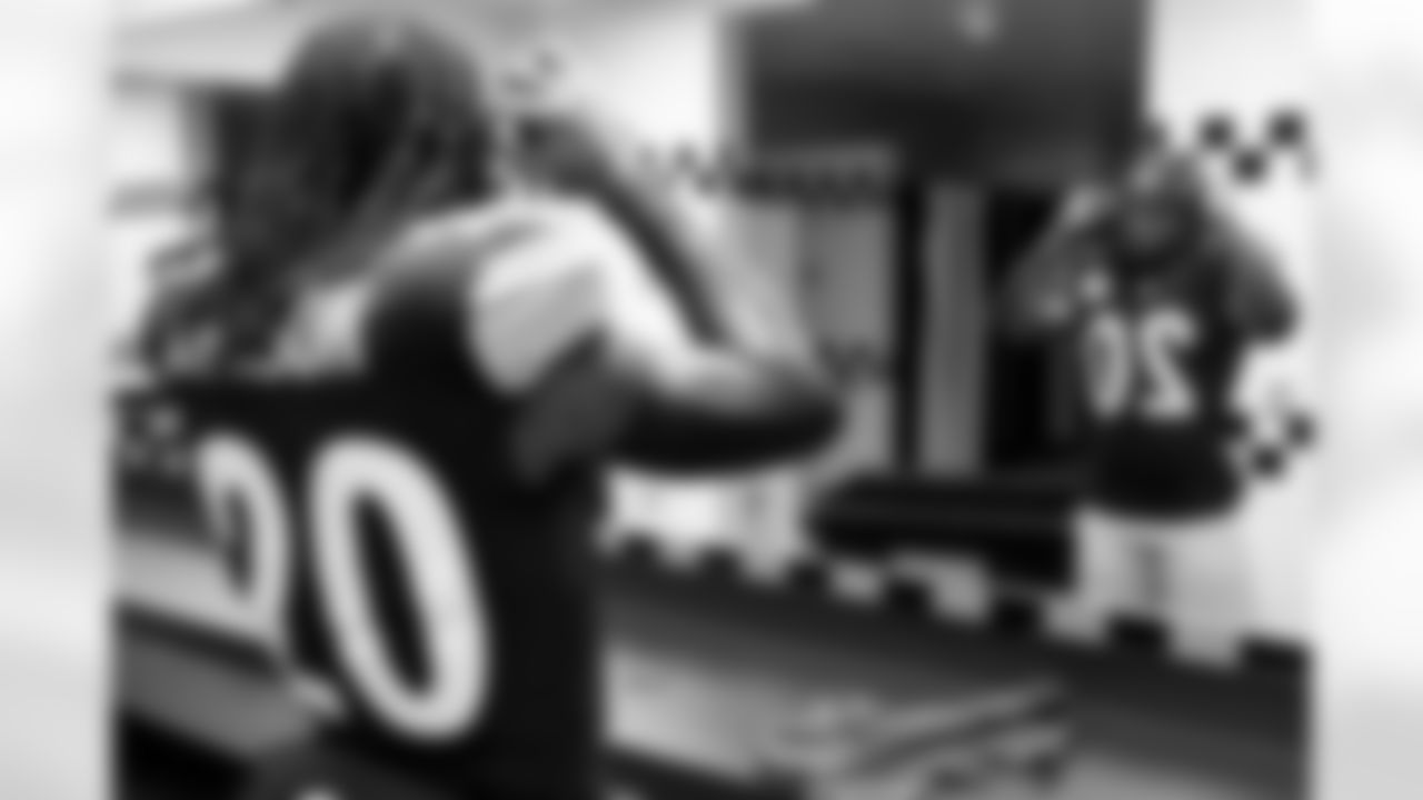 Pittsburgh Steelers running back Kaleb Johnson (20) during a regular season game between the Pittsburgh Steelers and the Cincinnati Bengals, Sunday, Nov. 16, 2025 in Pittsburgh, PA. (Karl Roser / Pittsburgh Steelers)