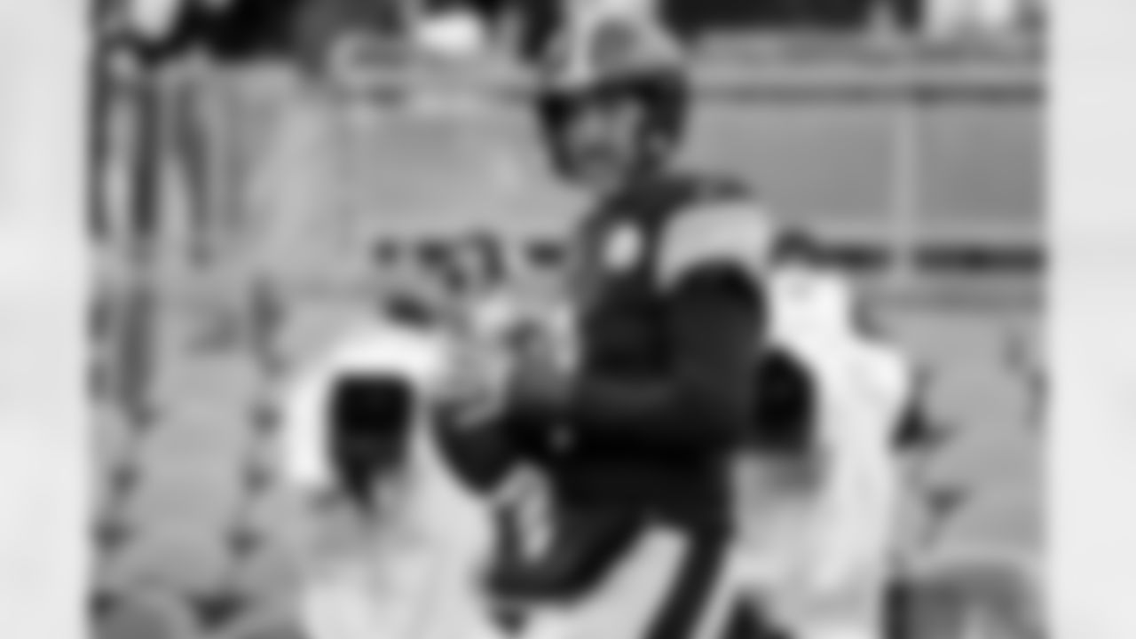 Pittsburgh Steelers quarterback Aaron Rodgers (8) during a regular season game between the Pittsburgh Steelers and the Buffalo Bills, Sunday, Nov. 30, 2025 in Pittsburgh, PA.  (Karl Roser / Pittsburgh Steelers)