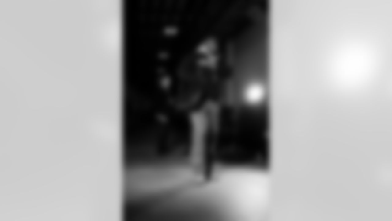 Pittsburgh Steelers tight end Jonnu Smith (81) during a regular season game between the Pittsburgh Steelers and the Miami Dolphins, Monday, Dec. 15, 2025 in Pittsburgh, PA. (Alysa Rubin / Pittsburgh Steelers)