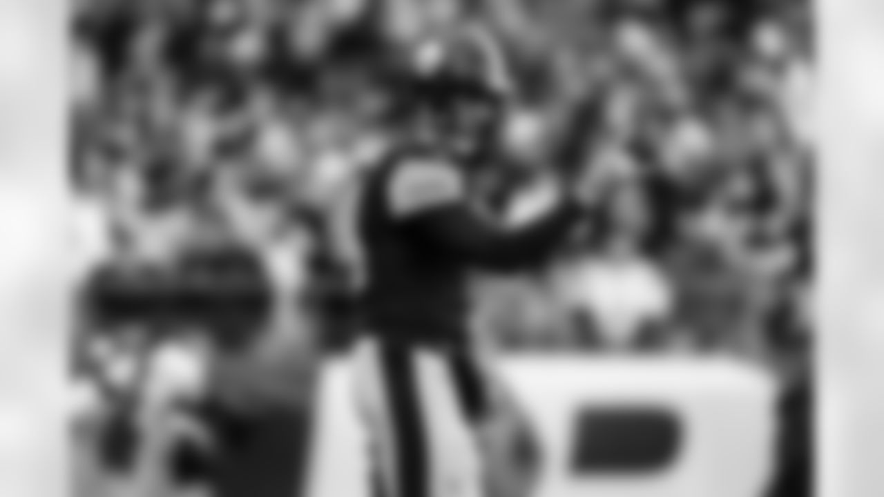 Pittsburgh Steelers quarterback Aaron Rodgers (8) during a regular season game against the Cincinnati Bengals, Sunday, Nov. 16, 2025 in Pittsburgh, PA. The Steelers defeated the Bengals 34-12. (Alysa Rubin / Pittsburgh Steelers)