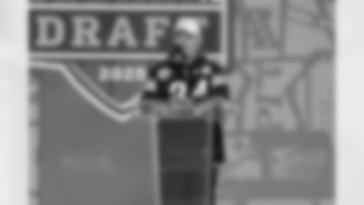 Pittsburgh Steelers international fan of the year announces a pick during the 2025 NFL Draft on Saturday, April 26, 2025 in Green Bay, Wisconsin. (Perry Knotts/NFL)