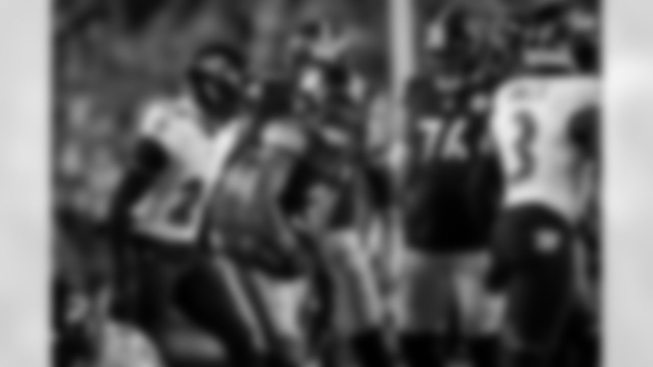 Pittsburgh Steelers running back Jaylen Warren (30) celebrates with teammates during a regular season game against the Baltimore Ravens, Sunday, Jan. 4, 2026 in Pittsburgh, PA. The Steelers defeated the Ravens 26-24. (Alysa Rubin / Pittsburgh Steelers)