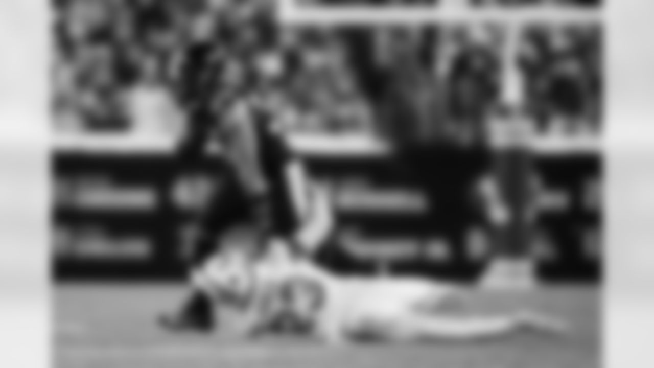 Pittsburgh Steelers running back Jaylen Warren (30) stiff arms an opponent during a regular season game against the Miami Dolphins, Monday, Dec. 15, 2025 in Pittsburgh, PA. The Steelers defeated the Dolphins 28-15. (Alysa Rubin / Pittsburgh Steelers)