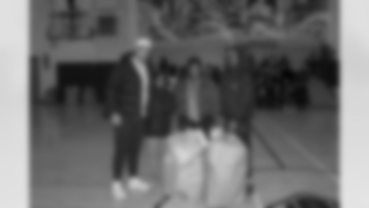 Pittsburgh Steelers linebacker Alex Highsmith (56) partnered with the Best of the Batch foundation to give out toys for the holiday season on Thursday, Dec. 18, 2025 in Pittsburgh, PA. (Josh Veon / Pittsburgh Steelers)