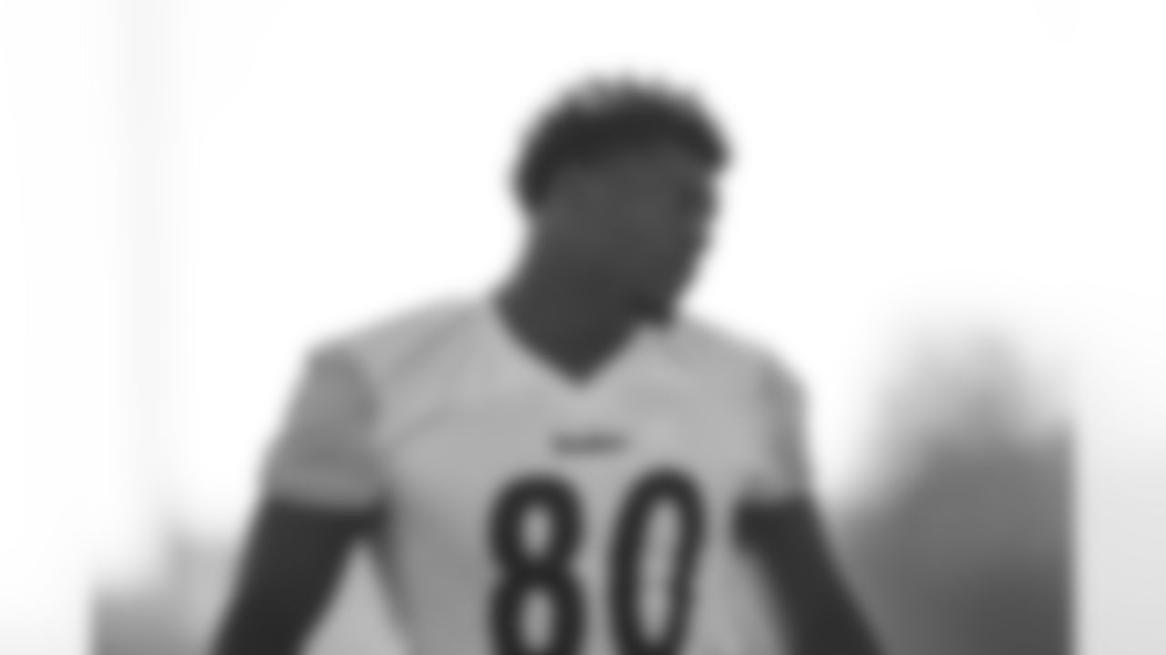 Pittsburgh Steelers tight end Darnell Washington (80) during practice at the UPMC Rooney Sports Complex preparing for a Week 6 matchup against the Las Vegas Raiders, Friday, Oct. 11, 2024 in Pittsburgh, PA. (Alysa Rubin / Pittsburgh Steelers)