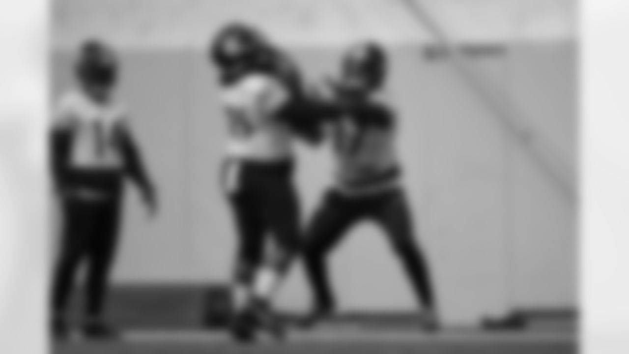 Pittsburgh Steelers running back Trey Sermon (37) during practice at the UPMC Rooney Sports Complex preparing for a Week 14 matchup against the Baltimore Ravens, Thursday, Dec. 4, 2025 in Pittsburgh, PA. (Alysa Rubin / Pittsburgh Steelers)