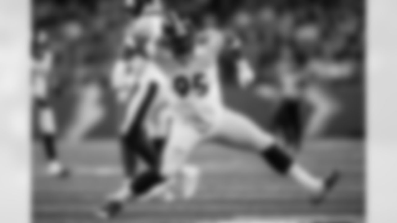 Pittsburgh Steelers defensive tackle Keeanu Benton (95) celebrates a crucial play during a regular season game against the Detroit Lions, Sunday, Dec. 21, 2025 in Detroit, MI. The Steelers defeated the Lions 29-24. (Alysa Rubin / Pittsburgh Steelers)