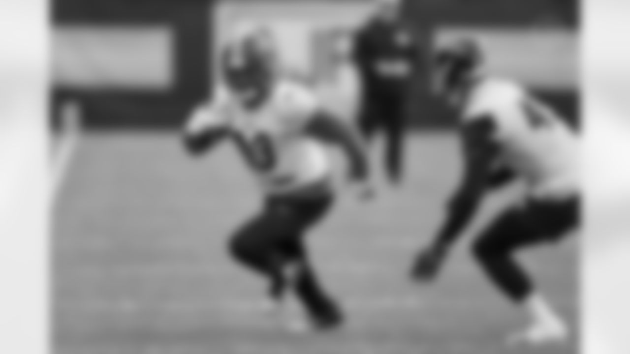 Pittsburgh Steelers tight end/fullback Connor Heyward (83) during practice at the UPMC Rooney Sports Complex preparing for a Week 13 matchup against the Buffalo Bills, Friday, Nov. 28, 2025 in Pittsburgh, PA. (Karl Roser / Pittsburgh Steelers)