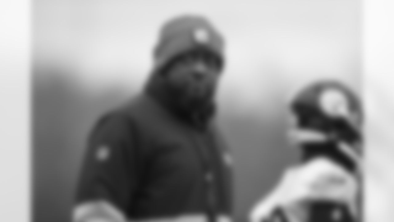 Pittsburgh Steelers head coach Mike Tomlin during practice at the UPMC Rooney Sports Complex preparing for a Week 16 matchup against the Cincinnati Bengals, Thursday, Dec. 21, 2023 in Pittsburgh, PA. (Karl Roser / Pittsburgh Steelers)