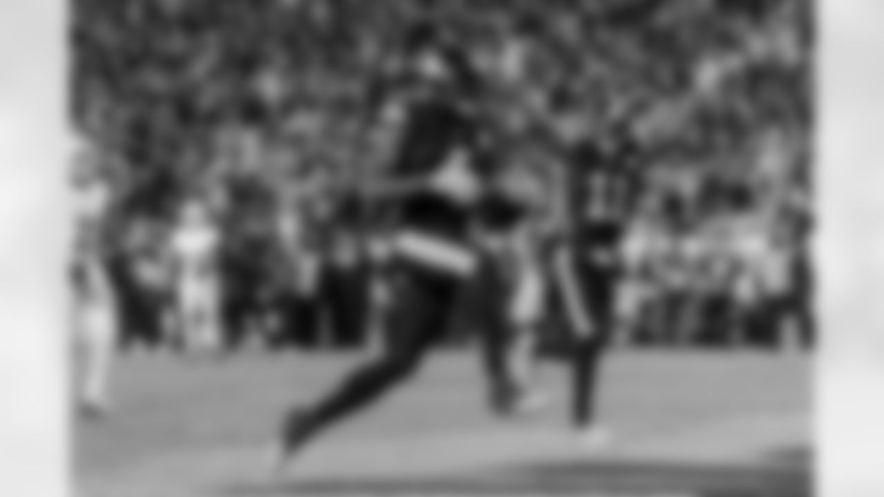 Pittsburgh Steelers wide receiver DK Metcalf (4) scores a touchdown during a regular season game between the Pittsburgh Steelers and the Miami Dolphins, Monday, Dec. 15, 2025 in Pittsburgh, PA. The Steelers defeated the Dolphins 28-15. (Jared Wickerham / Pittsburgh Steelers)