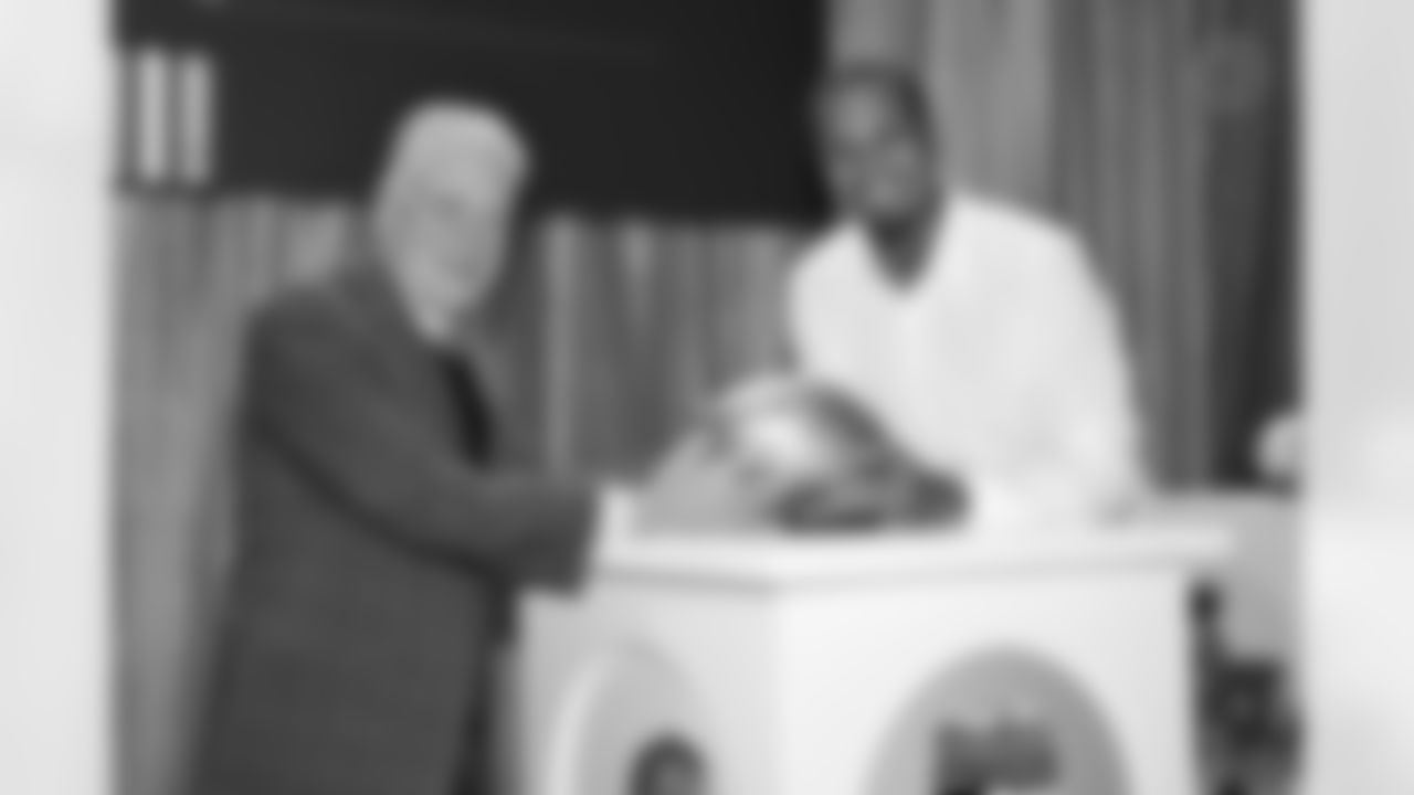 The Pittsburgh Steelers celebrate the 2025 Hall of Honor Class during the Hall of Honor Dinner Ceremony presented by U.S. Steel on Sunday, Dec. 14, 2025 in Pittsburgh, PA. (Karl Roser / Pittsburgh Steelers)