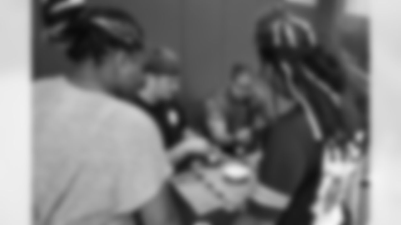 Steelers rookies work with local youth enrolled in the Best of the Batch Foundation on Monday, June 16, 2025 in Homestead, PA. (Alysa Rubin / Pittsburgh Steelers)