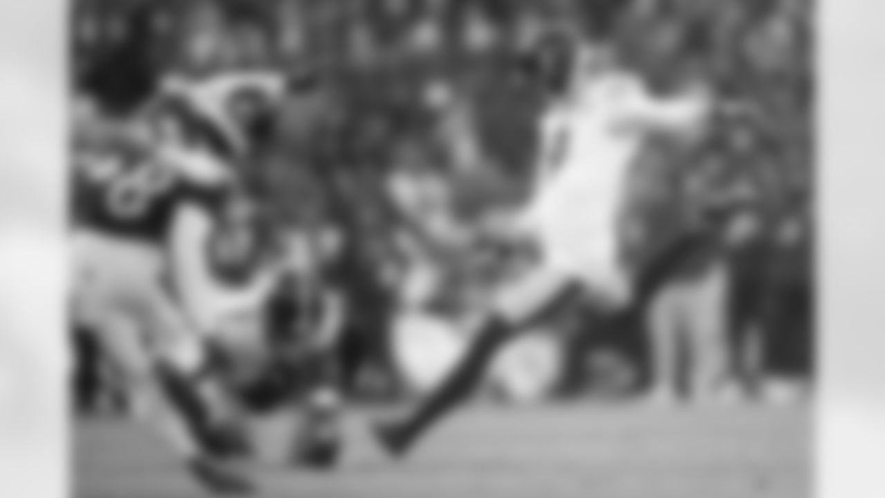 Pittsburgh Steelers kicker Chris Boswell (9) kicks an extra point during a regular season game against the Baltimore Ravens, Sunday, Dec. 7, 2025 in Baltimore, MD. The Steelers defeated the Ravens 27-22. (Alysa Rubin / Pittsburgh Steelers)