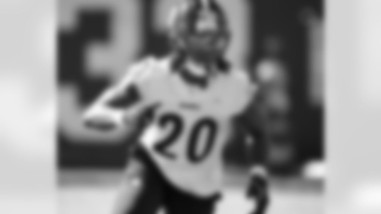Pittsburgh Steelers running back Kaleb Johnson (20) during practice at the UPMC Rooney Sports Complex preparing for a Week 6 matchup against the Cleveland Browns, Thursday, Oct. 9, 2025 in Pittsburgh, PA. (Karl Roser / Pittsburgh Steelers)