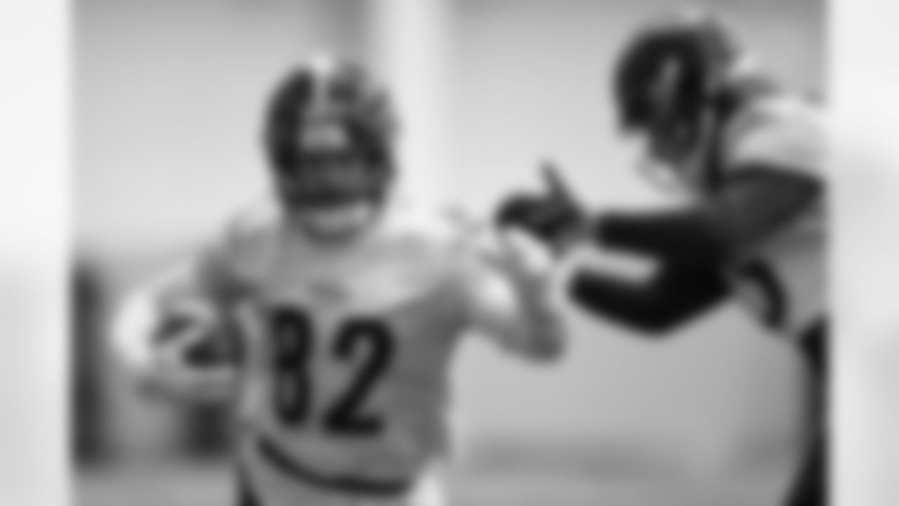 Pittsburgh Steelers wide receiver John Rhys Plumlee (82) during practice at the UPMC Rooney Sports Complex preparing for a Week 14 matchup against the Baltimore Ravens, Friday, Dec. 5, 2025 in Pittsburgh, PA. (Alysa Rubin / Pittsburgh Steelers)