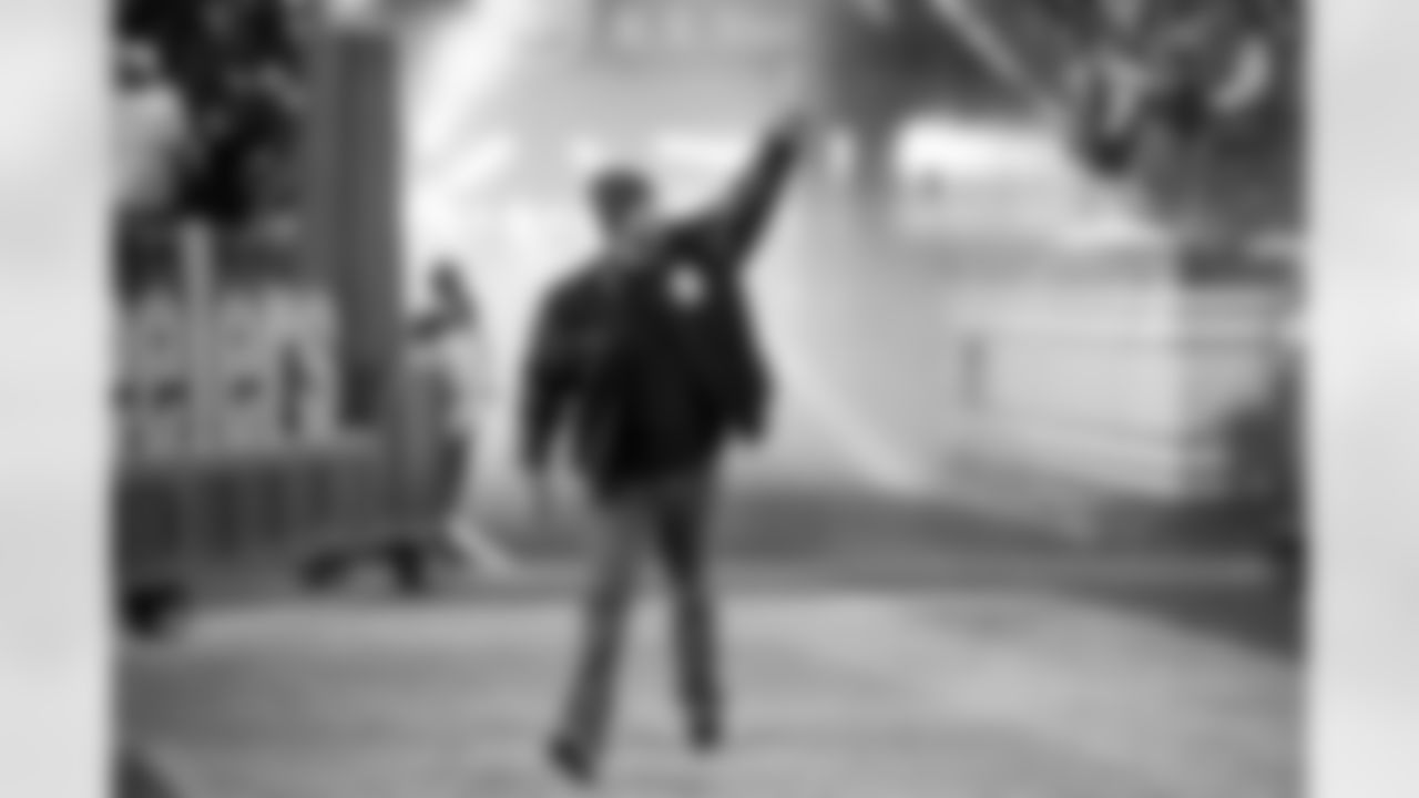 Hall of Honor recognition ceremony during a regular season game between the Pittsburgh Steelers and the Miami Dolphins, Monday, Dec. 15, 2025 in Pittsburgh, PA. The Steelers defeated the Dolphins 28-15. (Alysa Rubin / Pittsburgh Steelers)