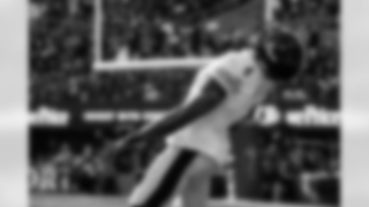 Pittsburgh Steelers wide receiver DK Metcalf (4) celebrates a crucial play during a regular season game against the Baltimore Ravens, Sunday, Dec. 7, 2025 in Baltimore, MD. The Steelers defeated the Ravens 27-22. (Alysa Rubin / Pittsburgh Steelers)