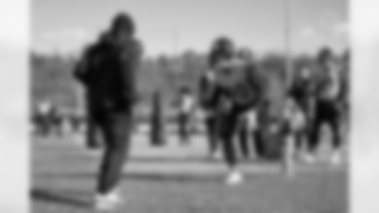 Pittsburgh Steelers linebacker T.J. Watt (90) during practice at the UPMC Rooney Sports Complex preparing for a Week 11 matchup against the Cincinnati Bengals, Thursday, Nov. 13, 2025 in Pittsburgh, PA. (Karl Roser / Pittsburgh Steelers)