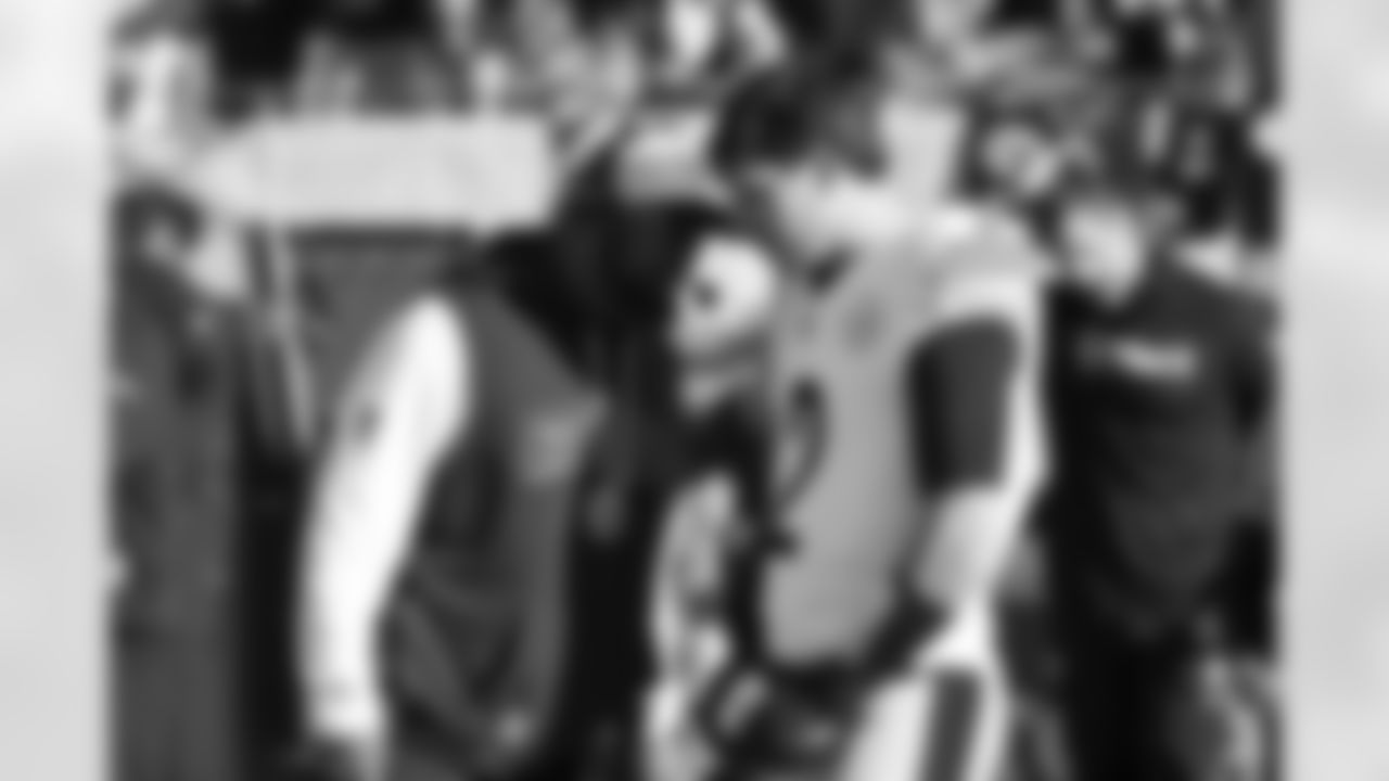 Pittsburgh Steelers head coach Mike Tomlin and Pittsburgh Steelers quarterback Mason Rudolph (2) during a regular season game between the Pittsburgh Steelers and the Chicago Bears, Sunday, Nov. 23, 2025 in Chicago, IL. (Karl Roser / Pittsburgh Steelers)