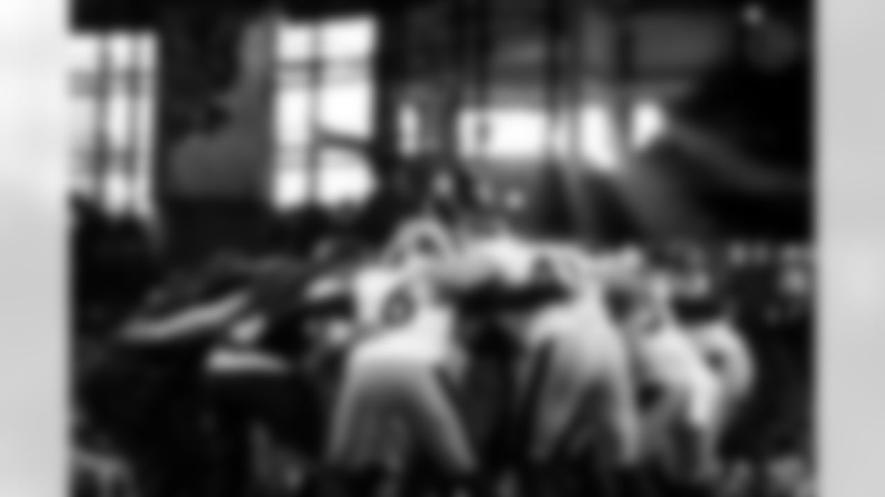 Pittsburgh Steelers linebacker Alex Highsmith (56) and the linebackers prior to a regular season game against the Detroit Lions, Sunday, Dec. 21, 2025 in Detroit, MI. The Steelers defeated the Lions 29-24. (Alysa Rubin / Pittsburgh Steelers)