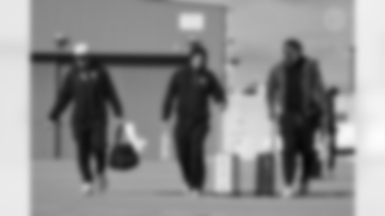 Pittsburgh Steelers linebacker Nick Herbig (51), Pittsburgh Steelers tight end/fullback Connor Heyward (83) and Pittsburgh Steelers tight end Darnell Washington (80) travels to Chicago on Saturday, Nov. 22, 2025 for the Week 12 regular season matchup against the Chicago Bears. (Alysa Rubin / Pittsburgh Steelers)