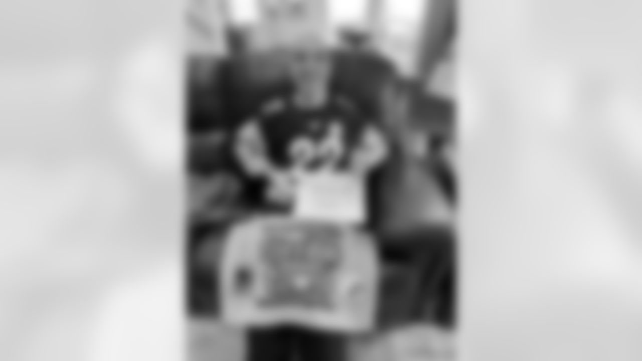 SNUTraditions_HereWeGoSigns_Jan1520241151AM_DeSueJr_David_97494590_IMG_6221.jpeg_97494590_IMG_6221
