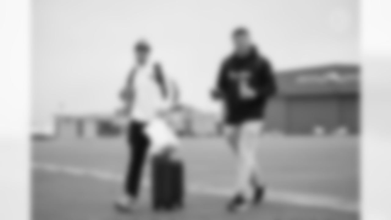 Pittsburgh Steelers linebacker Carson Bruener (44) and Pittsburgh Steelers linebacker Jack Sawyer (33) travels to Los Angeles on Saturday, Nov. 8, 2025 for the Week 10 regular season matchup against the Los Angeles Chargers. (Alysa Rubin / Pittsburgh Steelers)