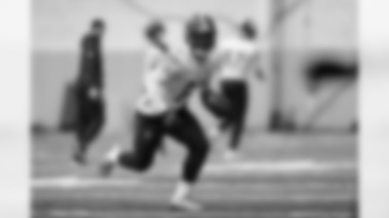 Pittsburgh Steelers running back Kenneth Gainwell (14) during practice at the UPMC Rooney Sports Complex preparing for a Week 17 matchup against the Cleveland Browns, Friday, Dec. 26, 2025 in Pittsburgh, PA. (Karl Roser / Pittsburgh Steelers)