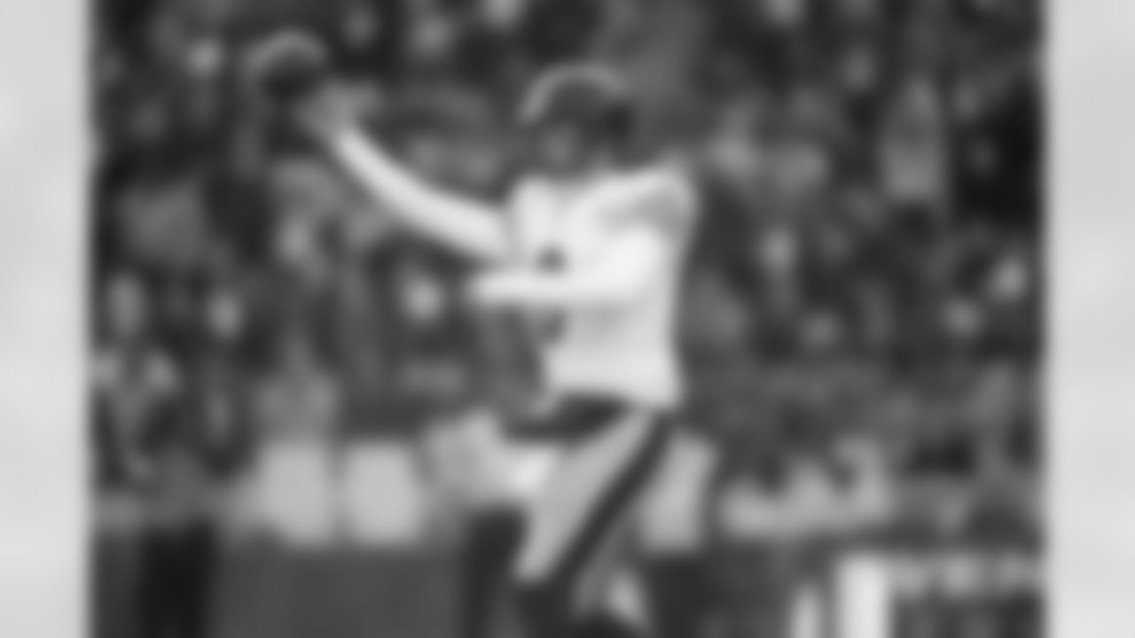 Pittsburgh Steelers quarterback Aaron Rodgers (8) throws the ball during a regular season game against the Baltimore Ravens, Sunday, Dec. 7, 2025 in Baltimore, MD. The Steelers defeated the Ravens 27-22. (Alysa Rubin / Pittsburgh Steelers)