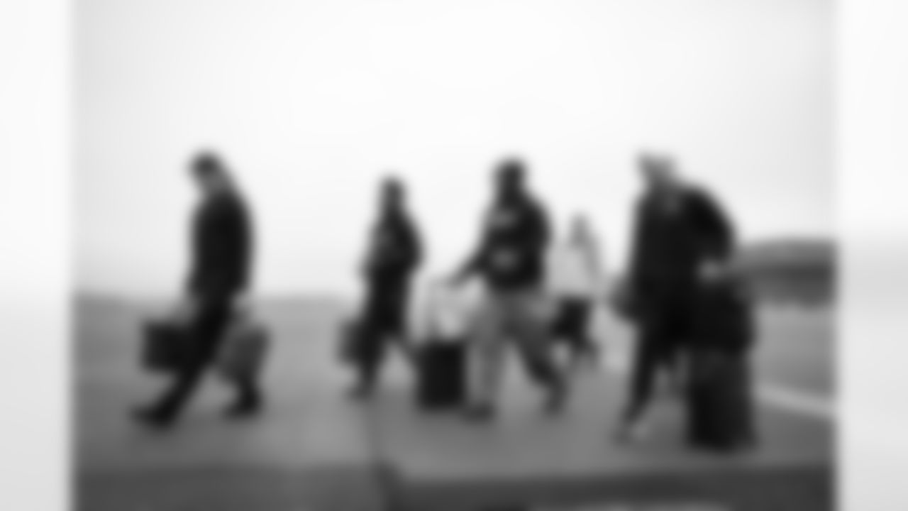 Pittsburgh Steelers wide receiver Ben Skowronek (15), Pittsburgh Steelers cornerback Joey Porter Jr. (24), Pittsburgh Steelers defensive tackle Keeanu Benton (95), Pittsburgh Steelers center Zach Frazier (54) and Pittsburgh Steelers linebacker Alex Highsmith (56) travel to Los Angeles on Saturday, Nov. 8, 2025 for the Week 10 regular season matchup against the Los Angeles Chargers. (Alysa Rubin / Pittsburgh Steelers)