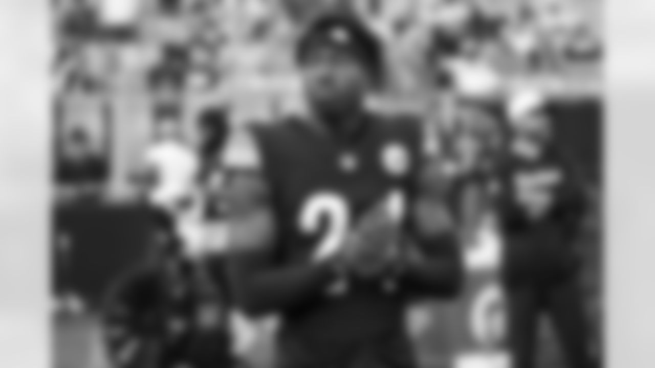 Pittsburgh Steelers cornerback Joey Porter Jr. (24) during a preseason game between the Pittsburgh Steelers and the Carolina Panthers, on Thursday August 21, 2025 in Charlotte, NC. (Karl Roser / Pittsburgh Steelers)