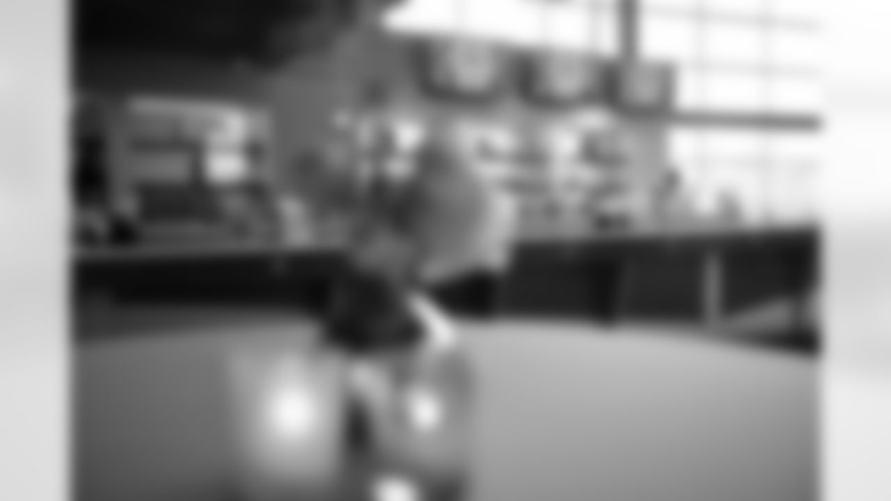 The Pittsburgh Steelers celebrated the 20th anniversary of Super Bowl XL during the Alumni Weekend Dinner at Acrisure Stadium benefitting the UPMC Sports Medicine Concussion Program, Saturday, Nov. 1, 2025 in Pittsburgh, PA. (Alysa Rubin / Pittsburgh Steelers)