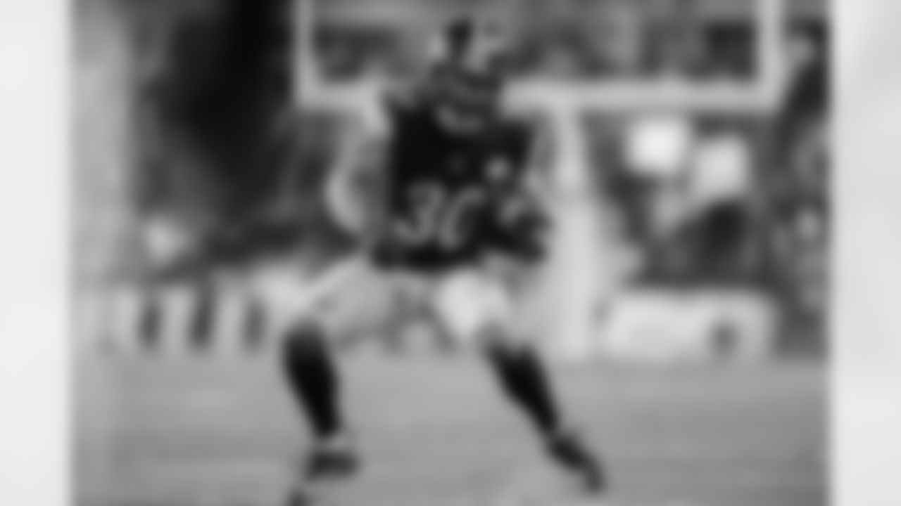 Pittsburgh Steelers running back Jaylen Warren (30) during a regular season game between the Pittsburgh Steelers and the Baltimore Ravens, Sunday, Jan. 4, 2026 in Pittsburgh, PA.  (Alysa Rubin / Pittsburgh Steelers)