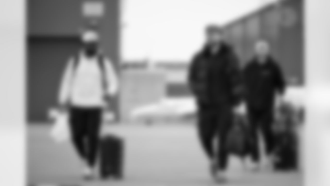 Pittsburgh Steelers linebacker Patrick Queen (6) and Pittsburgh Steelers tight end Pat Freiermuth (88) travels to Detroit on Saturday, Dec. 20, 2025 for the Week 16 regular season matchup against the Detroit Lions. (Alysa Rubin / Pittsburgh Steelers)