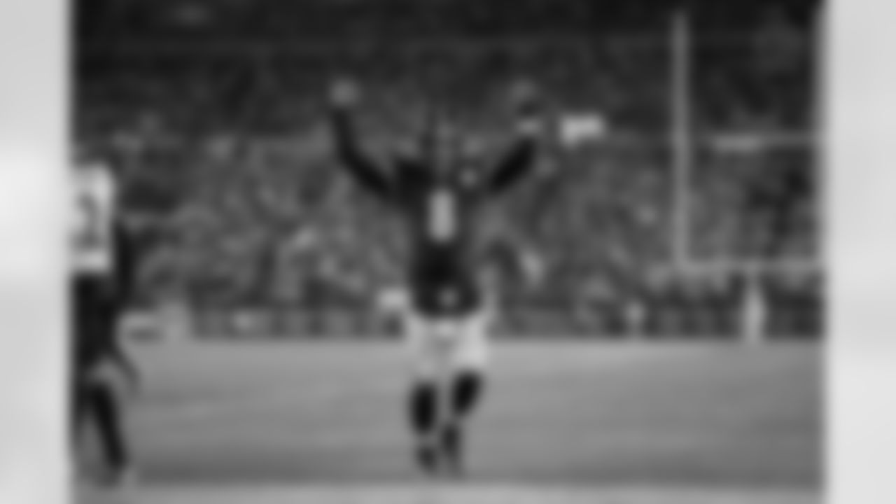 Pittsburgh Steelers quarterback Aaron Rodgers (8) during a regular season game between the Pittsburgh Steelers and the Baltimore Ravens, Sunday, Jan. 4, 2026 in Pittsburgh, PA. The Steelers defeated the Ravens 26-24. (Karl Roser / Pittsburgh Steelers)